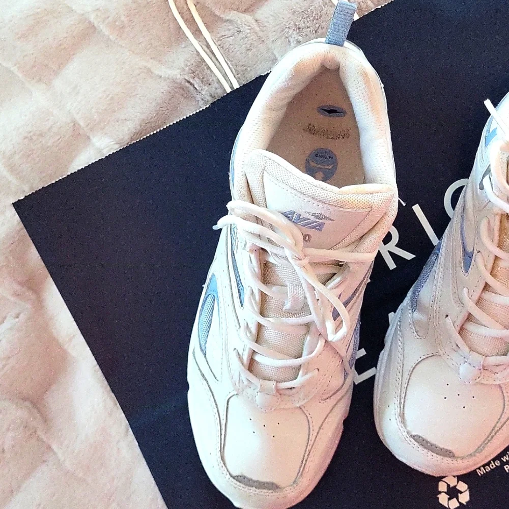 Avia 330 Archrocker White and Blue Women's Heavy Duty Dad Sneakers - Picture 5 of 15